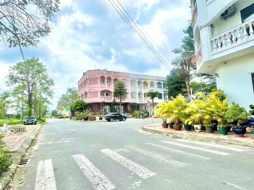 Nhà góc trệt 2 lầu văn hoá tây đô