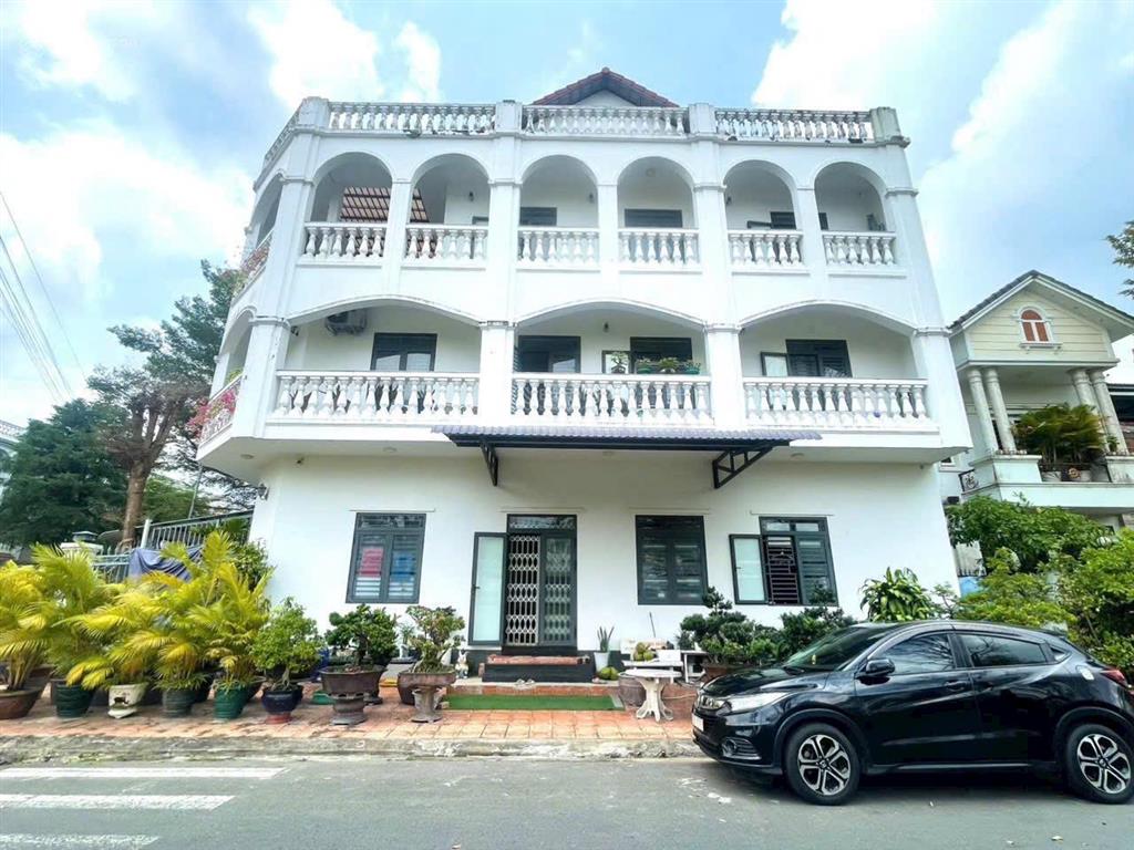Nhà góc trệt 2 lầu văn hoá tây đô
