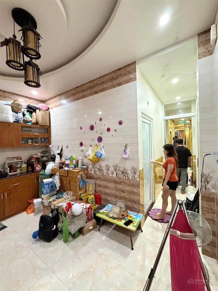 Nhà nghỉ 15 phòng 1 trệt 5 lầu mặt tiền đường mậu thân nối dài