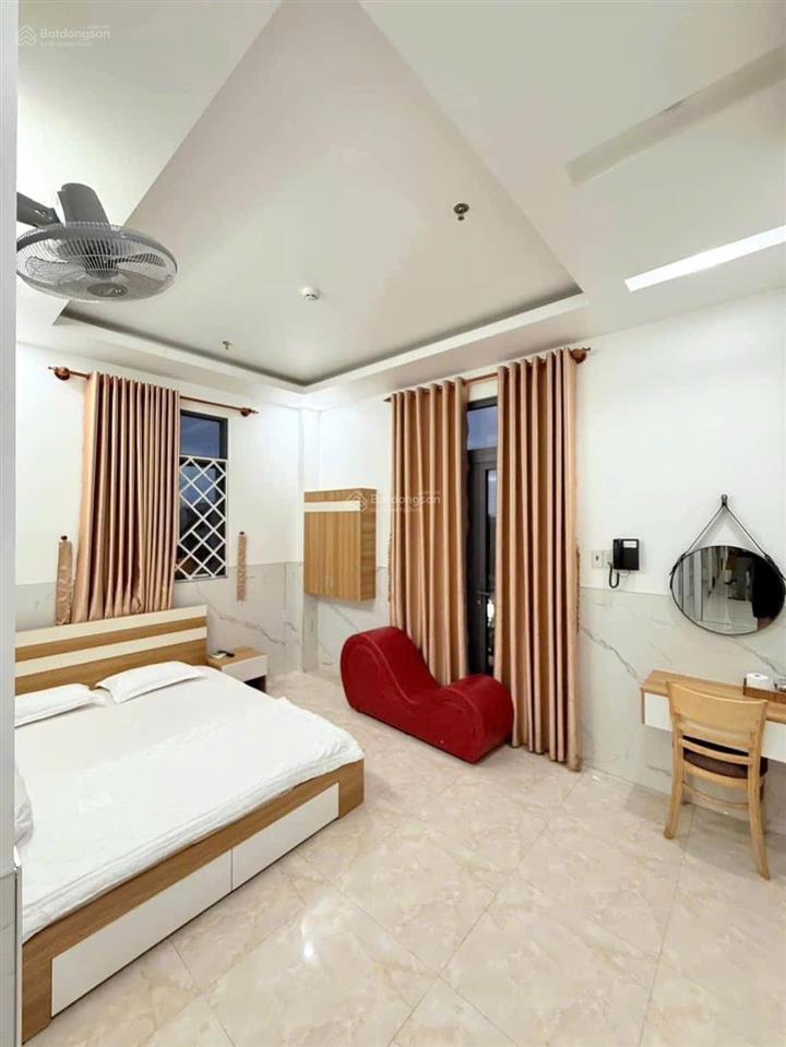 Nhà nghỉ 15 phòng 1 trệt 5 lầu mặt tiền đường mậu thân nối dài