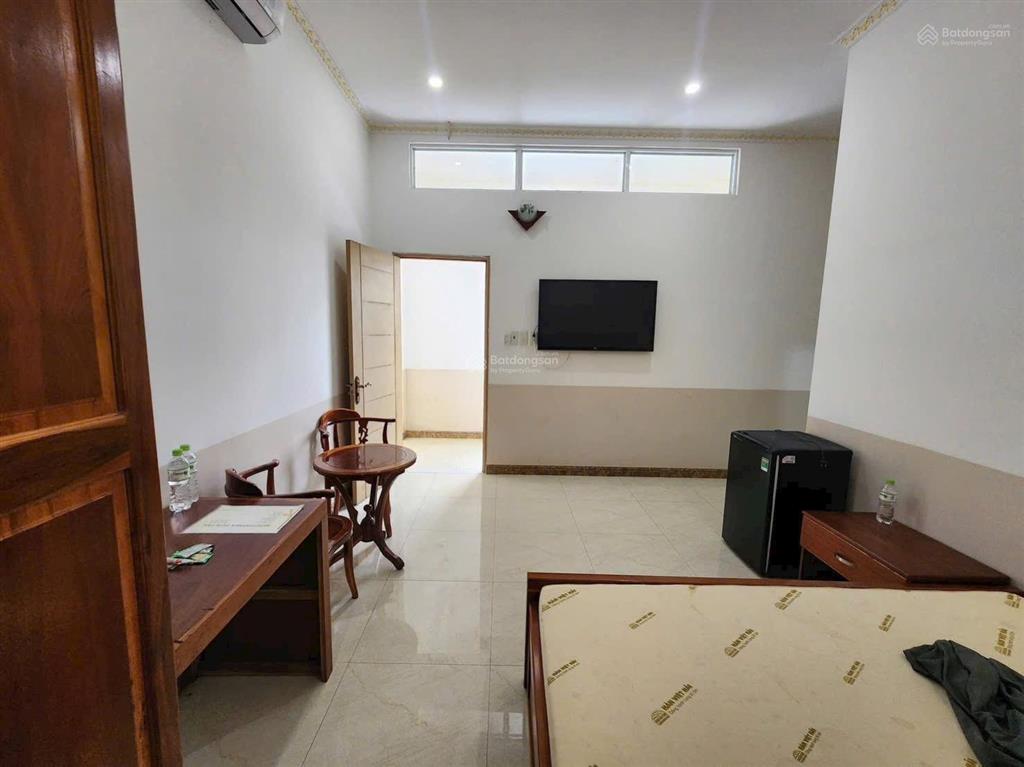 Nhà nghỉ 17 phòng mặt tiền trần hưng đạo 1 trệt 2 lầu