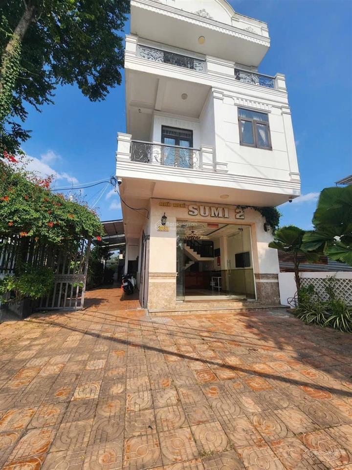 Nhà nghỉ 17 phòng mặt tiền trần hưng đạo 1 trệt 2 lầu