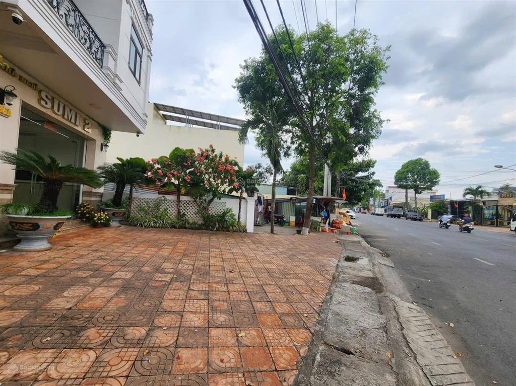 Nhà nghỉ 17 phòng mặt tiền trần hưng đạo 1 trệt 2 lầu