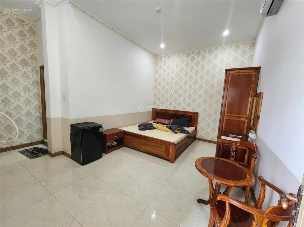 Nhà nghỉ 17 phòng mặt tiền trần hưng đạo 1 trệt 2 lầu