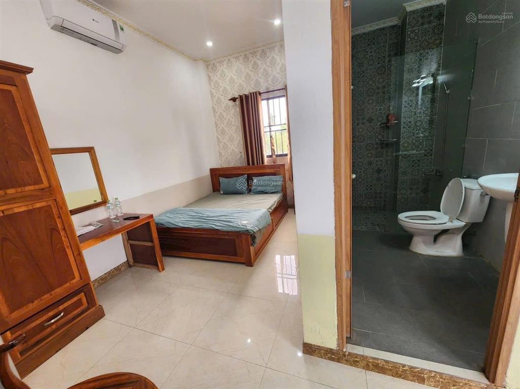Nhà nghỉ 17 phòng mặt tiền trần hưng đạo 1 trệt 2 lầu