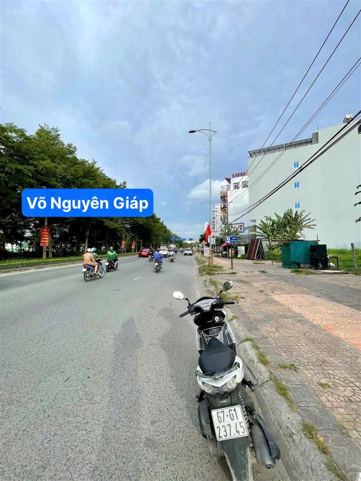 2 mặt tiền võ nguyên giáp và đường số 1 kdc diệu hiền có 3 nền liền kề