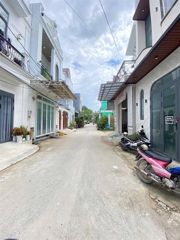 Nền xây trọ cách đại học fpt 500 mét kdc mặt trời đỏ