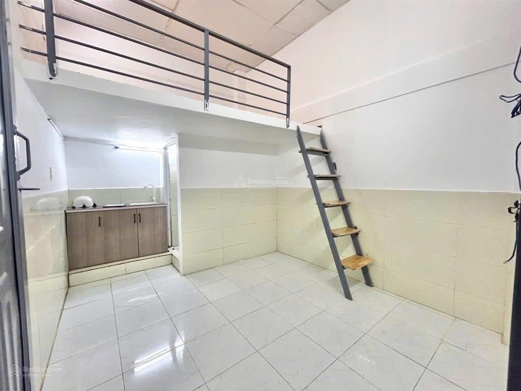 Phòng trọ gác máy lạnh thoáng mát mã lò gần aeon bình tân .