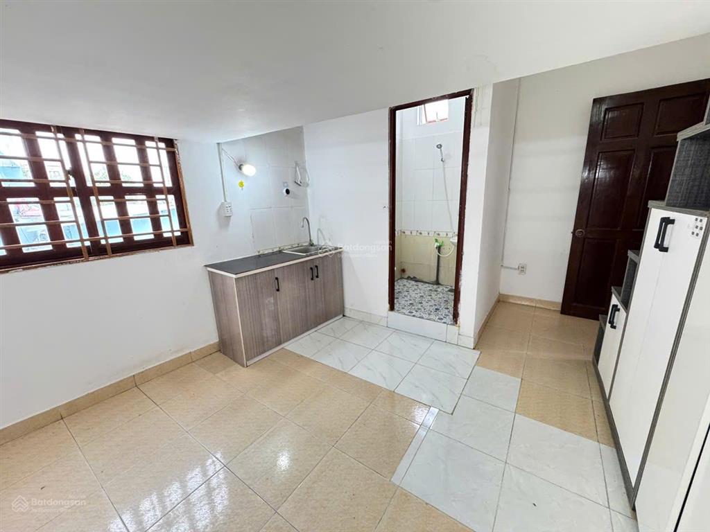 Phòng giá rẻ máy lạnh đường tên lửa gần aeon bình tân