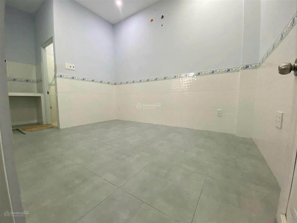 Phòng studio thoáng mát cửa sổ song hành gần cầu tham lương