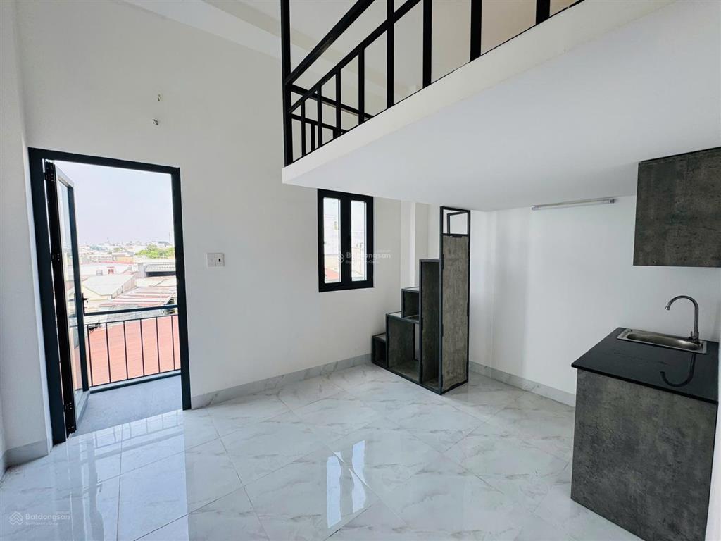 Phòng gác ban công cửa sổ thoáng giá rẻ ngay cầu vượt tân thới hiệp