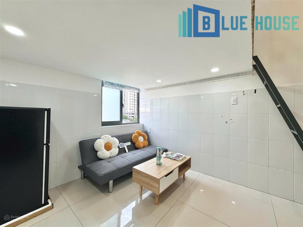 Phòng gác cao cửa sổ thoáng full nội thất hòa bình gần đầm sen ,đại học văn hiến .