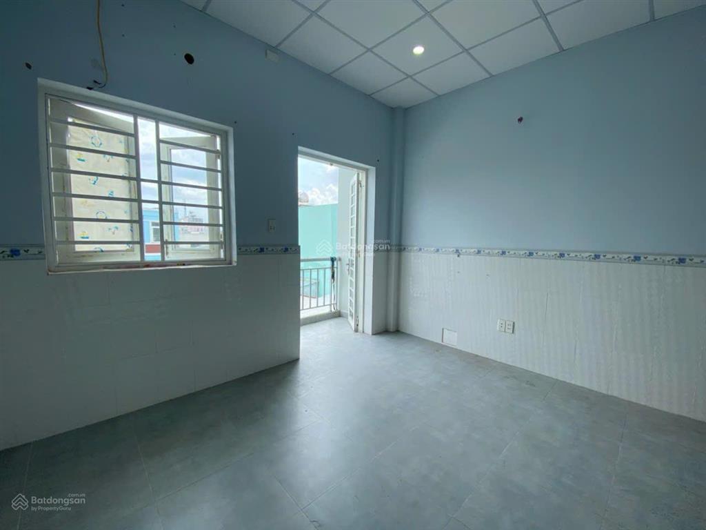Phòng studio ban công  song hành nguyễn văn quá gân cầu tham lương