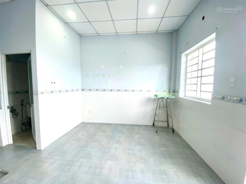 Phòng studio ban công  song hành nguyễn văn quá gân cầu tham lương