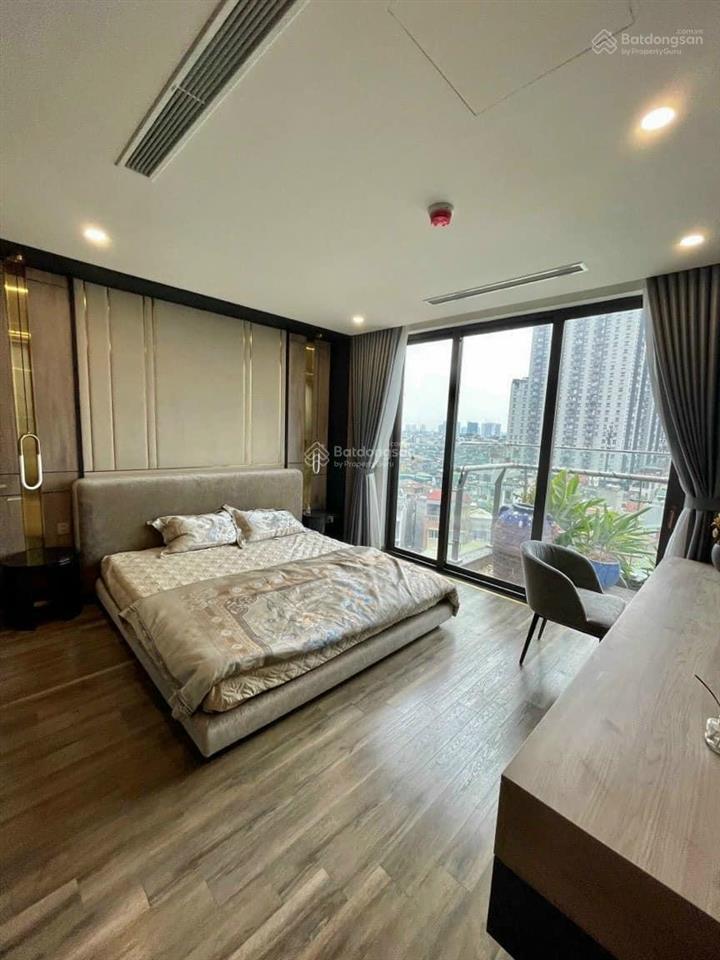 Nhượng căn hộ 4 phòng ngủ full nội thất 180m2 3 ban công chung cư green diamond 93 láng hạ