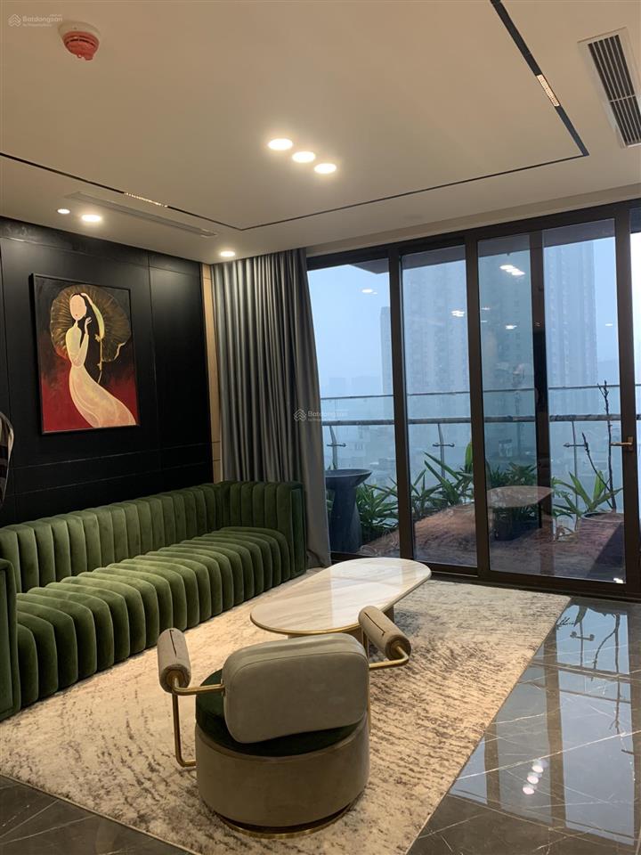 Nhượng căn hộ 4 phòng ngủ full nội thất 180m2 3 ban công chung cư green diamond 93 láng hạ