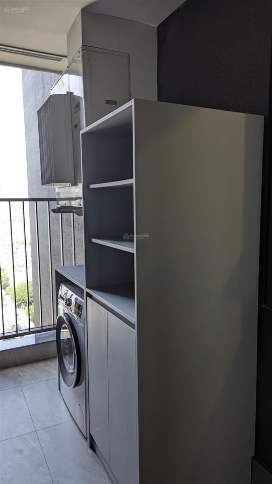Nhượng 2 ngủ 91m2 full nội thất tầng cao đẹp giá 12,x tỷ