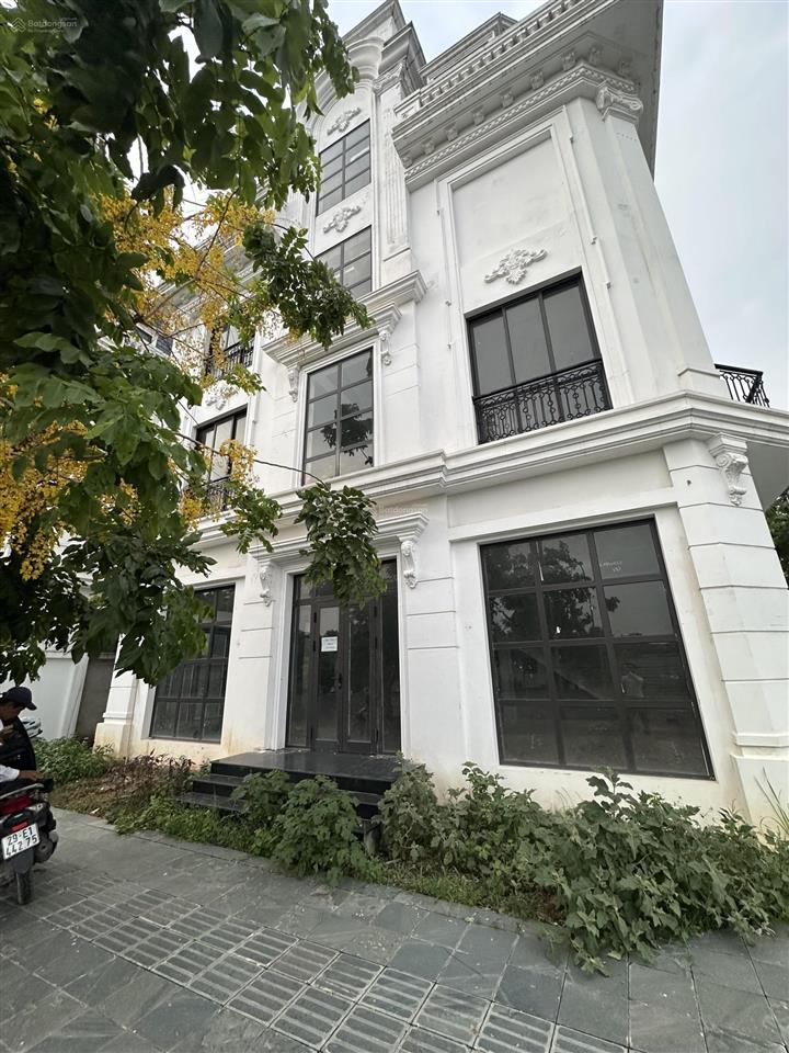 Cần cho thuê căn biệt thự góc 120m hướng đông nam nhà 4 tầng 1 tum flc premier parc
