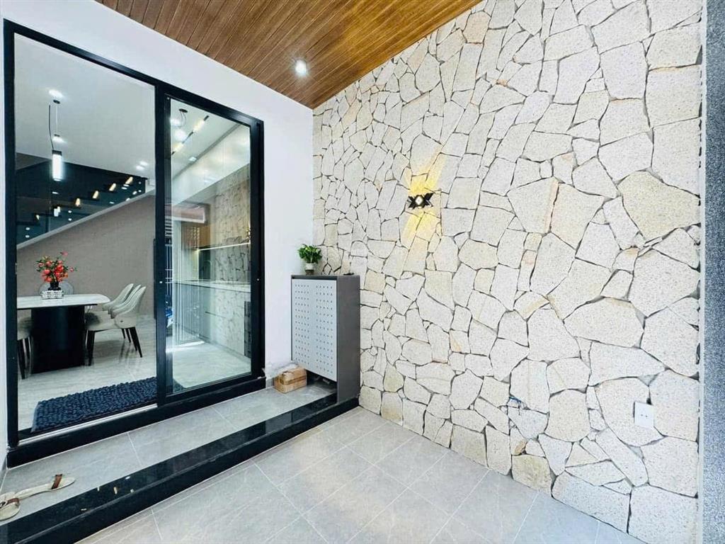 Chính chủ cần bán nhà mới 3 tầng 1 tum xây dựng và làm nội thất đẹp đỗ quang, thanh khê, đà nẵng