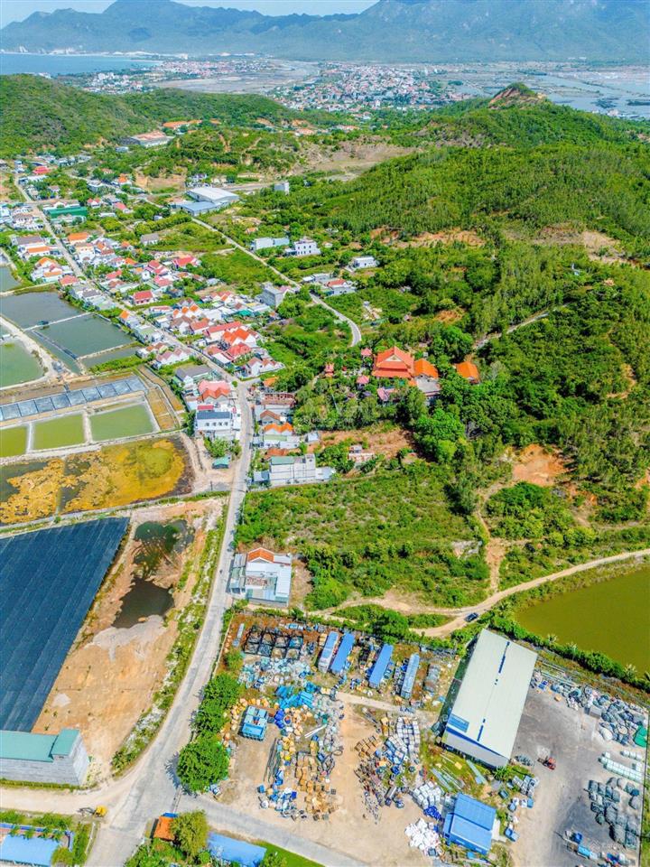 Đất biển khu kinh tế vân phong gần bãi tắm dốc lết  khu du lịch phương mai vừa khởi công chỉ 750tr