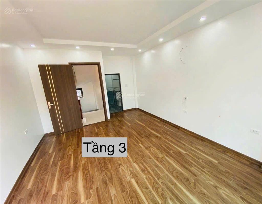 5.x tỷ nhà mới có gara. 6 tầng tại đông la gần chợ. gần trường học. gần công viên vành đai 4.
