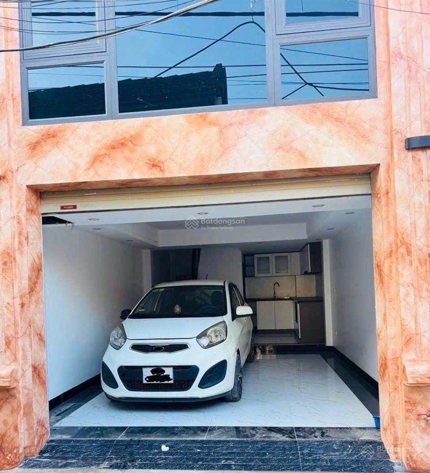 5.x tỷ nhà mới có gara. 6 tầng tại đông la gần chợ. gần trường học. gần công viên vành đai 4.