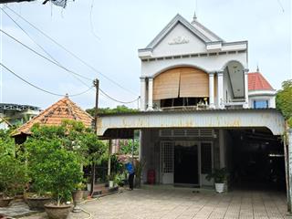 Nhà sân vườn mặt tiền đường cách mạng tháng 8