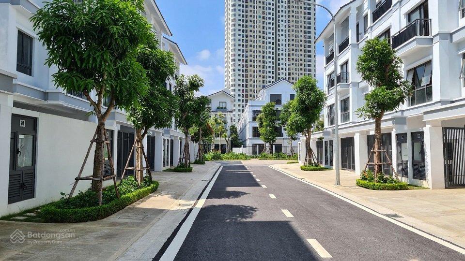 Gia đình cần bán lô góc gamuda 150m2, 3 mặt thoáng, giá ngang liền kề tiêu chuẩn 120m2