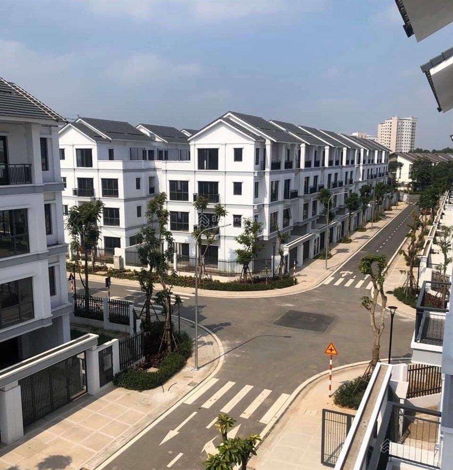 Gia đình cần bán lô góc gamuda 150m2, 3 mặt thoáng, giá ngang liền kề tiêu chuẩn 120m2
