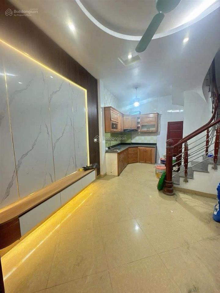 Bán gấp nhà ngọc thụy 30m 5 tầng mt3,5m, phân lô, ngõ thông 7,5 tỷ