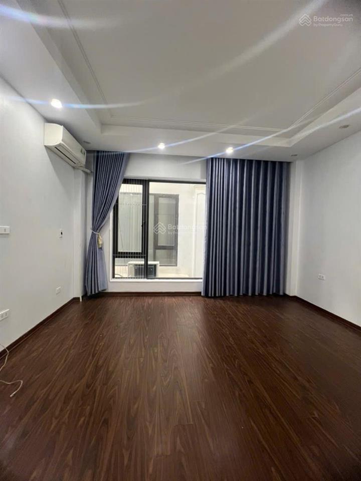 Bán nhà bồ đề 33m2 5 tầng mt 4,3m ngõ thông, gần phố giá 8,4 tỷ