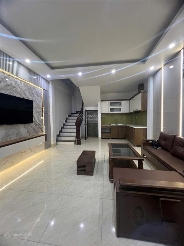 Bán nhà bồ đề 33m2 5 tầng mt 4,3m ngõ thông, gần phố giá 8,4 tỷ
