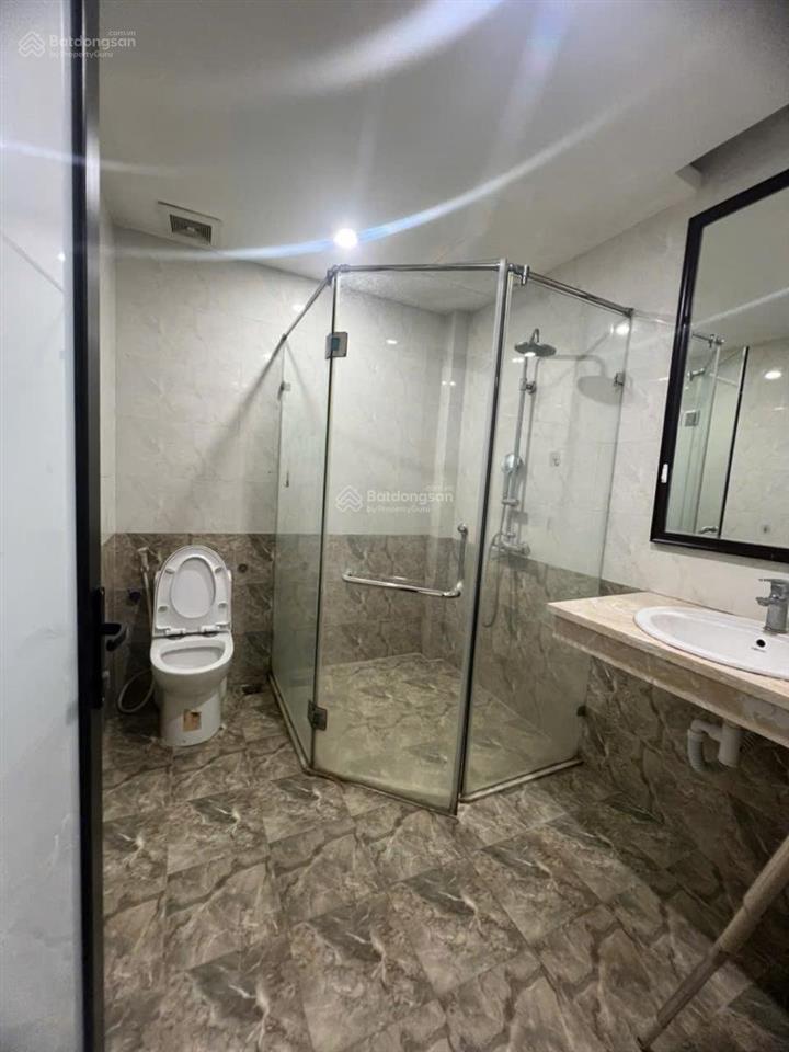 Bán nhà bồ đề 33m2 5 tầng mt 4,3m ngõ thông, gần phố giá 8,4 tỷ
