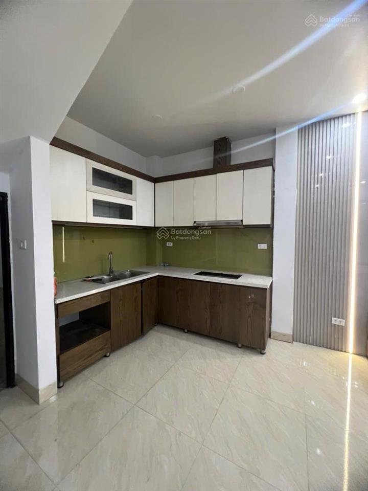Bán nhà bồ đề 33m2 5 tầng mt 4,3m ngõ thông, gần phố giá 8,4 tỷ