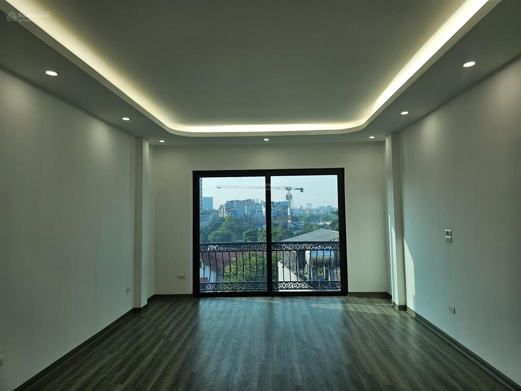 Bán gấp cổ linh nhà đẹp mới koong  45m²  6 tầng  thang máy