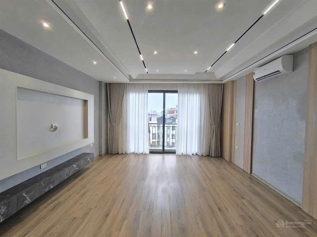 Cực hiếm bồ đề phân lô 5 tầng  ô tô đỗ cửa  mặt tiền 4,5m  đầu tư là sinh lời