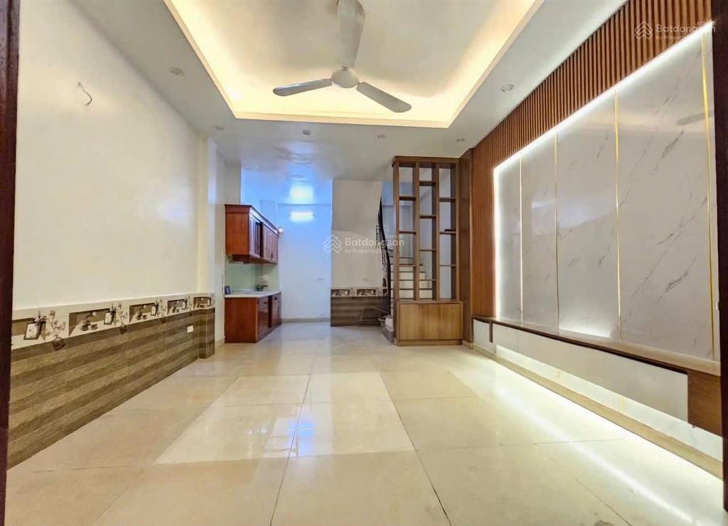 Cần bán gấp nhà thạch bàn 33m 5 tầng mt4m ngõ thông, gần ô tô giá 7,6 tỷ