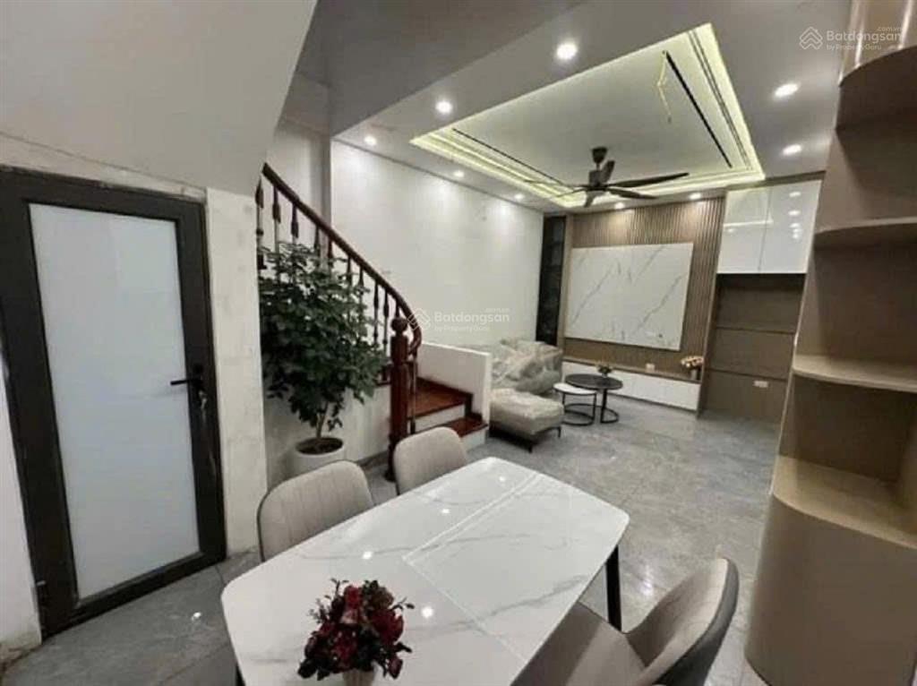 Cần bán nhà bồ đề 48m2 6 tầng mt 5,6m ngõ thông, gần ô tô giá 11,7 tỷ