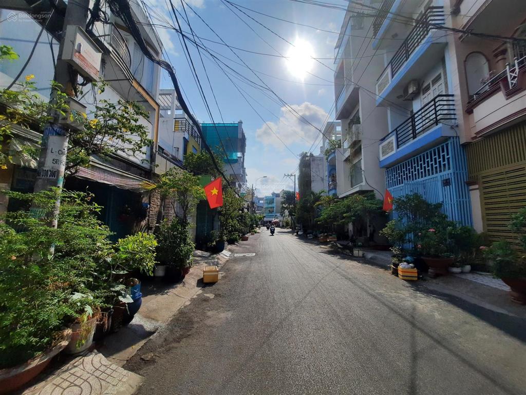 Nhà hẻm xh, xe tải, cấp 4 chính chủ bán gấp dt 4*11 huỳnh thiện lộc, hòa thạnh, tân phú chỉ 5,4 tỉ