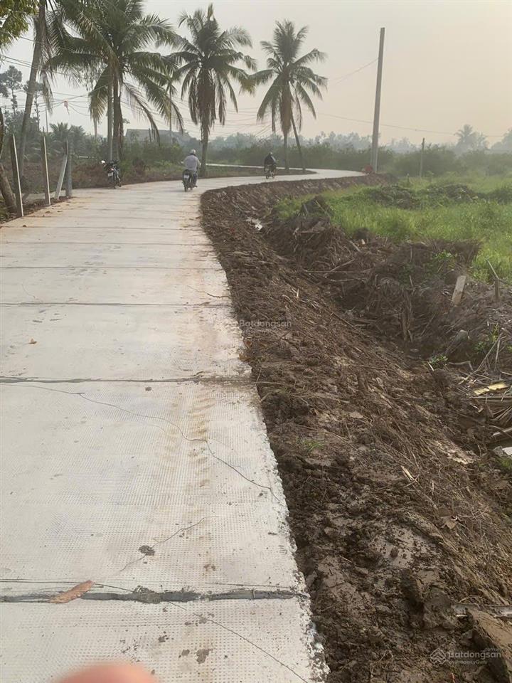Bán rẻ 2500m2 đất nhà vườn chính chủ xã lương hòa huyện bến lức  long an đường xe tải, giá 3,5 tỷ