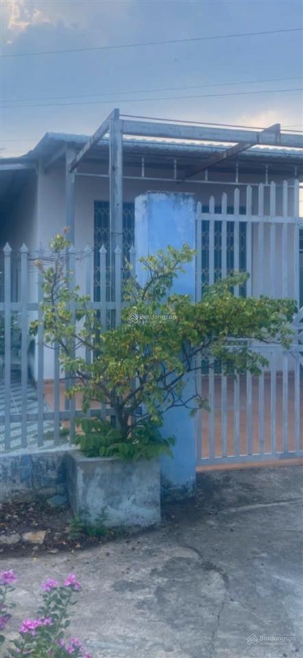 Cho thuê nhà vườn có sân rộng có vườn rau diện tích 180m có 4pn, 4wc gần kcn giá rẻ 3tr /t  ngay