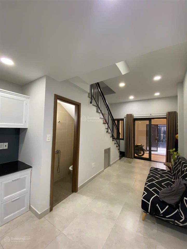 Bán nhà riêng tại lê quang định, 6,4 tỷ, 40m2, 4pn, 3wc, 3 tầng, chính chủ