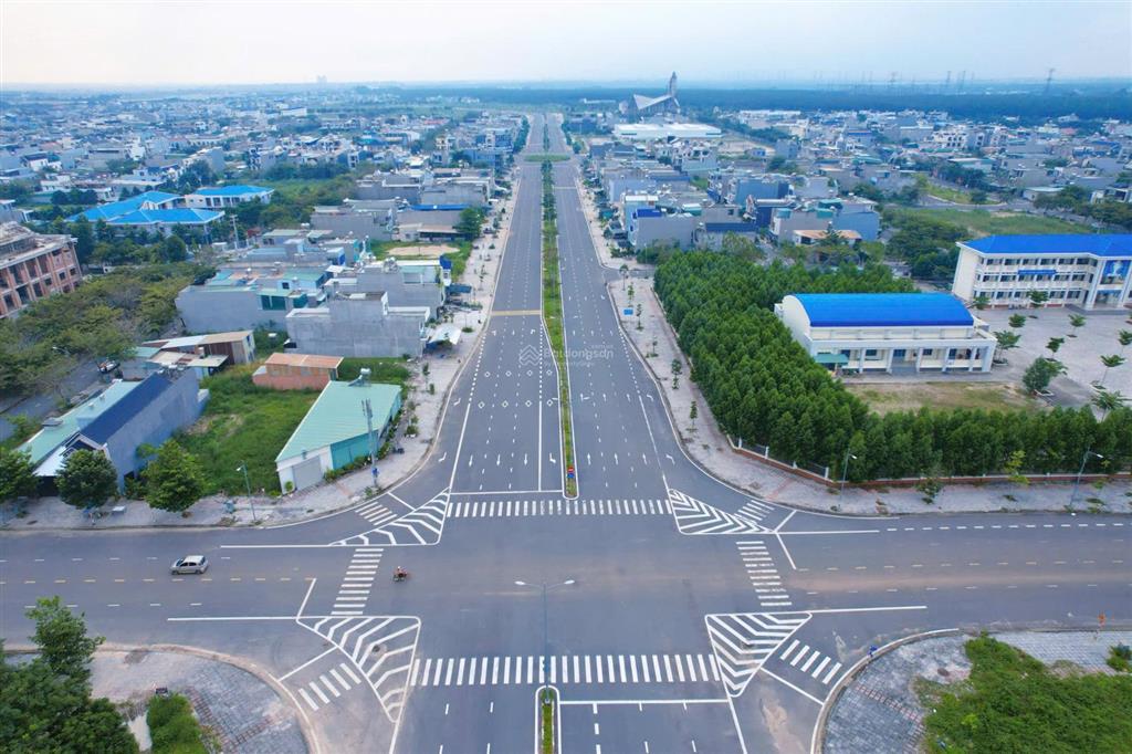 Bán gấp lô đất đẹp 250m2 tại khu tái định cư lộc an  bình sơn, sân bay long thành