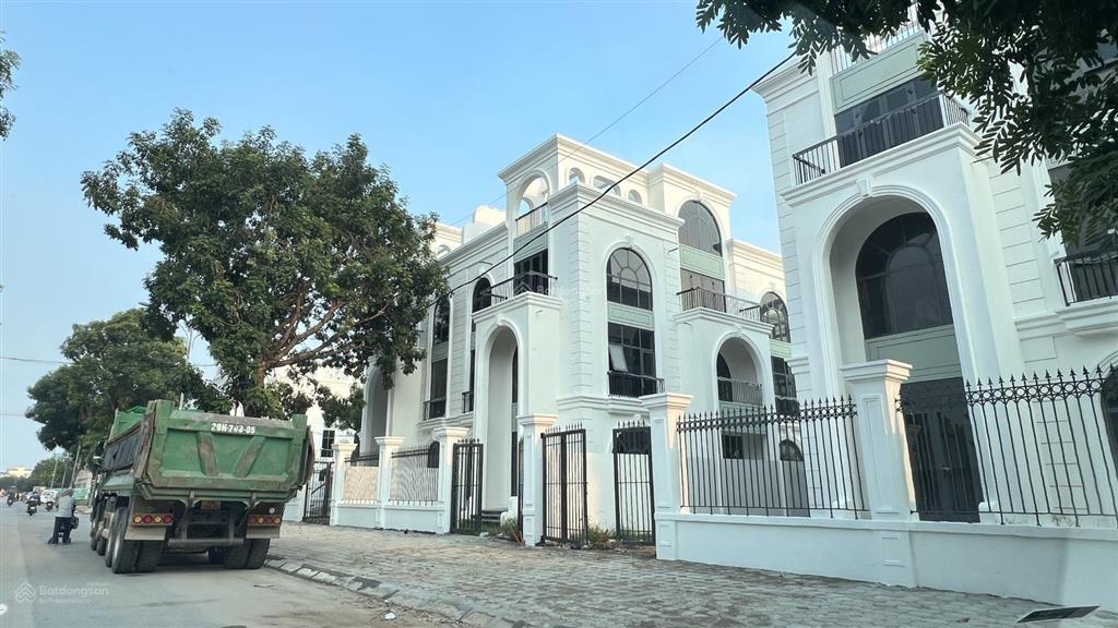 26,5 tỷ  song lập góc 190m2 hướng nam, đường 21m tiện đỗ xe, kinh doanh nhà hàng, call 0912 400 ***