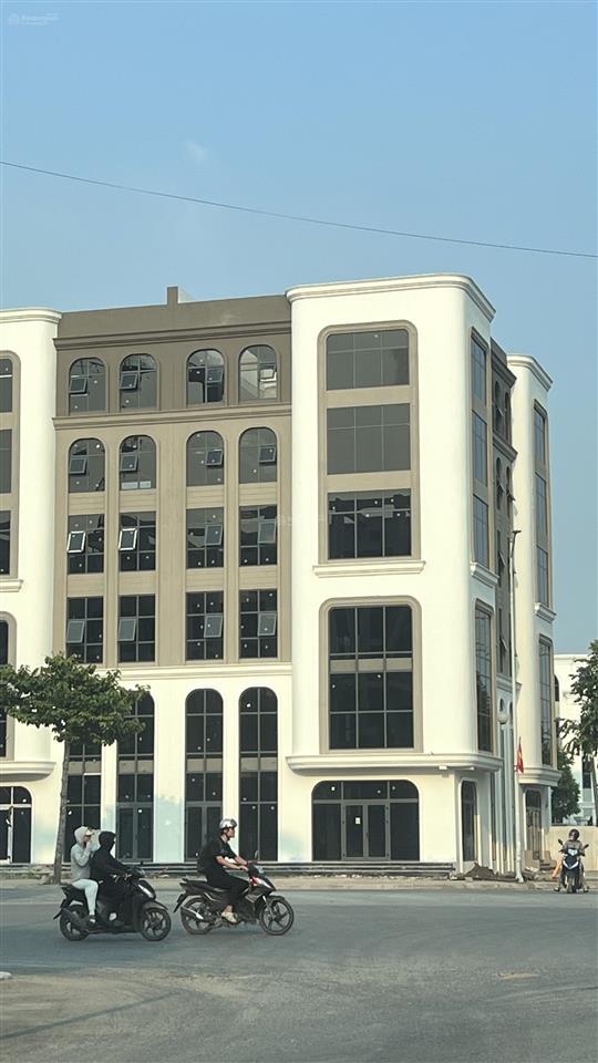 Shophouse 7 tầng mặt đường 60m. vỉa 7m tiện kinh doanh đỗ xe. cho thuê 40 triệu/th.  0912 400 ***