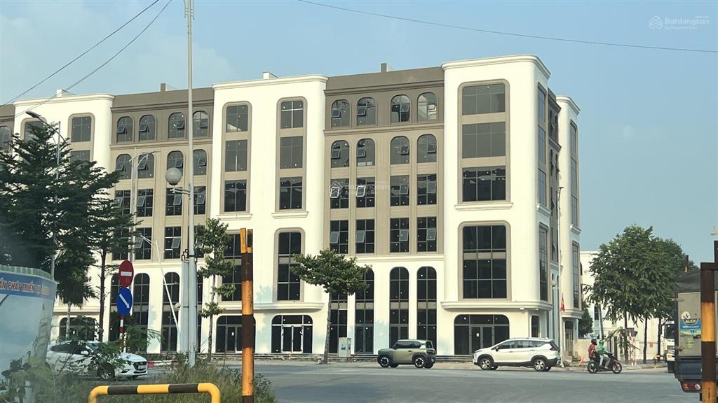 Shophouse 7 tầng mặt đường 60m. vỉa 7m tiện kinh doanh đỗ xe. cho thuê 40 triệu/th.  0912 400 ***