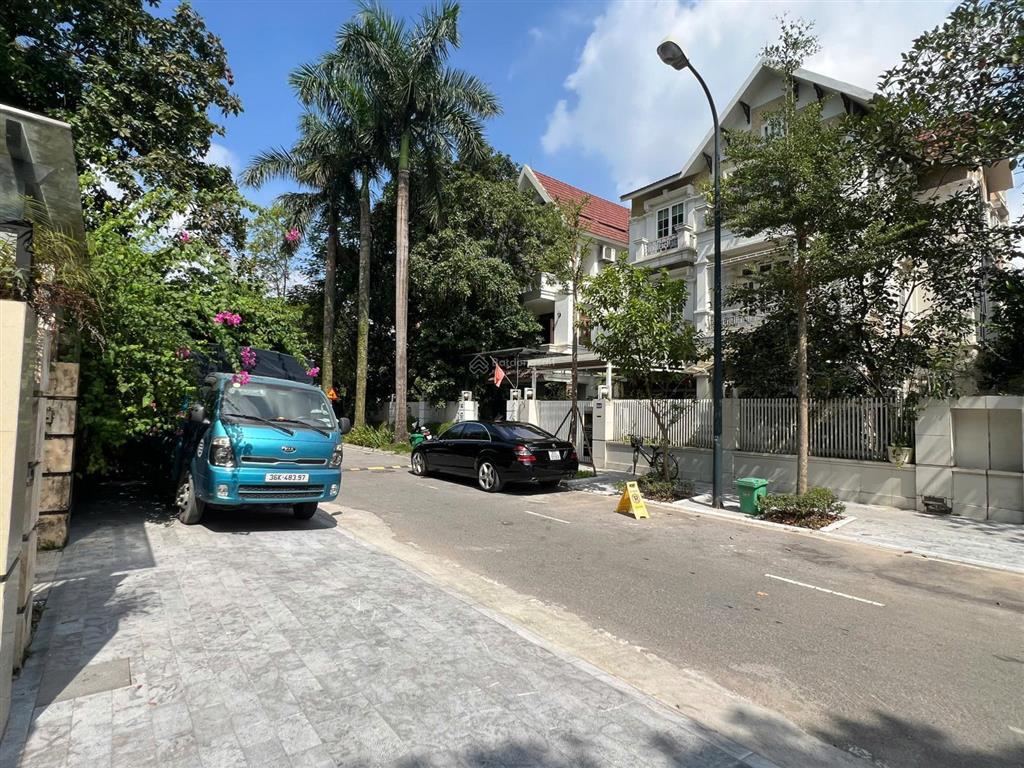 63 tỷ  biệt thự song lập 180m2, nhận nhà ngay, sẵn sổ, mặt tiền 9m, 500m ra nguyễn văn huyên