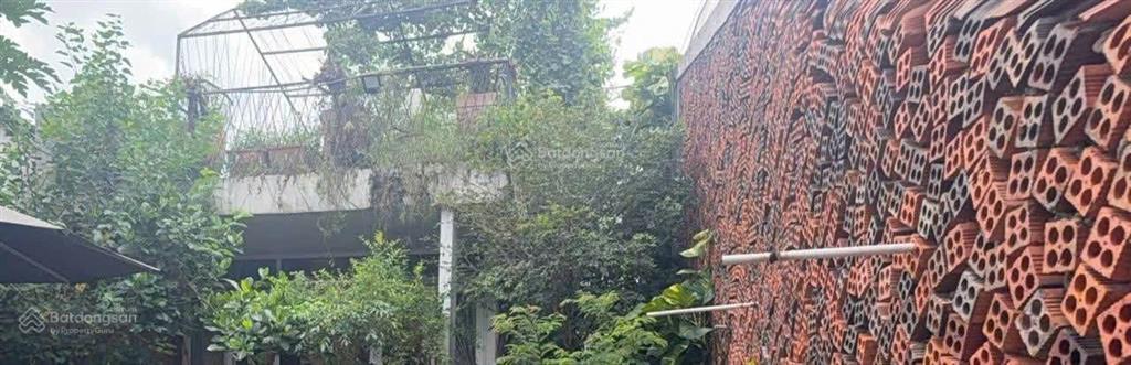 Bán nhà mtkd lý thường kiệt, p. dĩ an, tp. hcm, 274m2, c4, sân thượng. giá giảm còn 14 tỷ đồng, tl