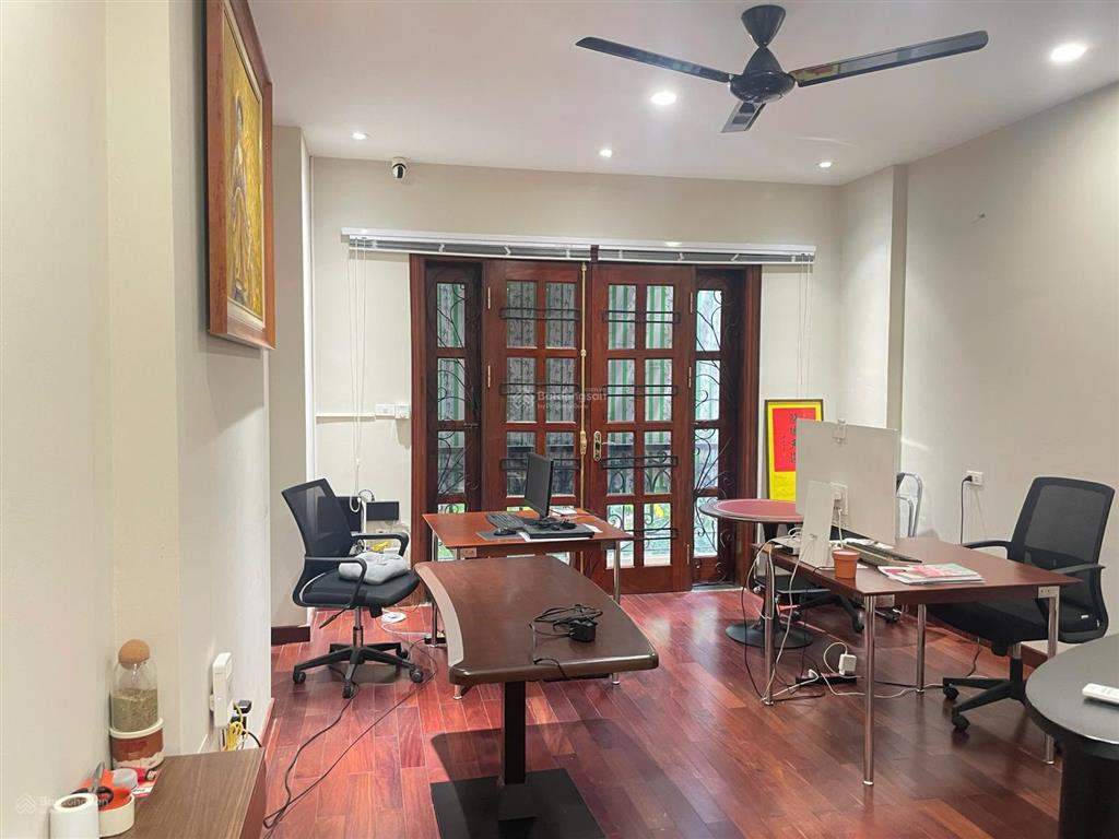Nhà đẹp mặt vườn hoa trần quang diệu, 6 tầng thang máy, vị trí đẹp làm văn phòng, spa, showroom