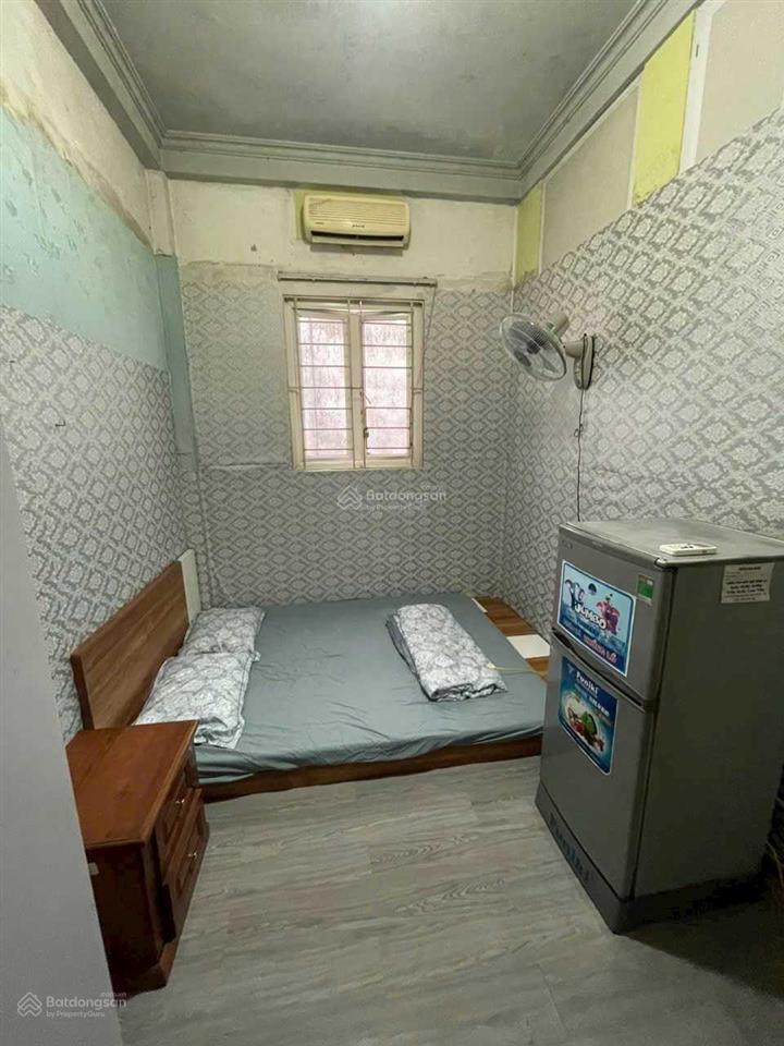 Phòng trọ 3,5 triệu tại 800 đê la thành, ngã ba chợ thành công. nhà mới sơn sửa có chỗ để xe điện.